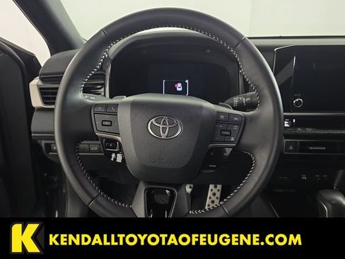 Used 2025 Toyota Camry SE AWD/4WD image 13