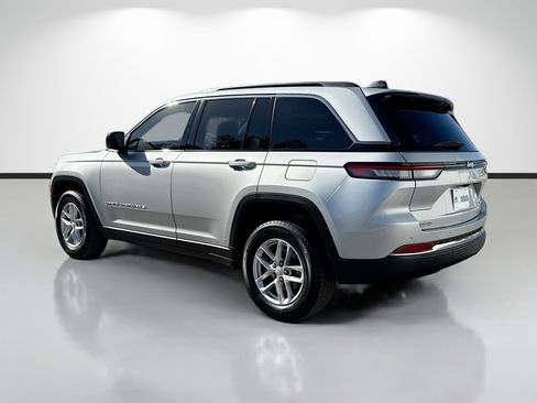 Used 2025 Jeep Grand Cherokee Laredo X RWD image 5