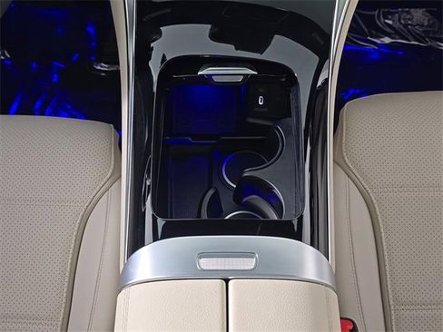 Used 2025 Mercedes-Benz GLC 300 4MATIC image 22