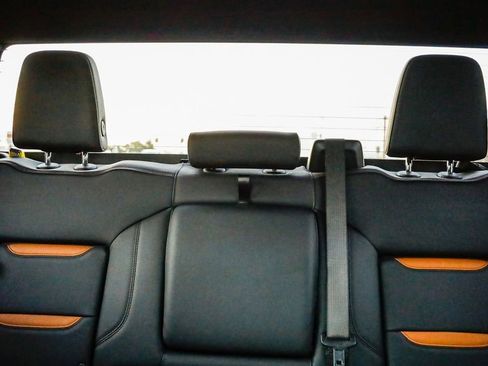 Used 2025 GMC Sierra 2500 AT4 image 31