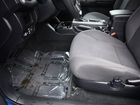 Certified 2018 Toyota Tacoma TRD Off-Road image 15