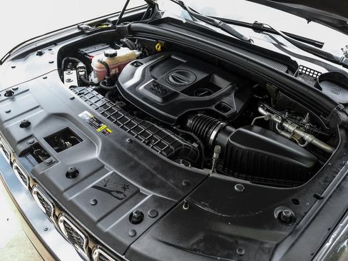 Used 2022 Jeep Grand Cherokee Overland w/ Luxury Tech Group IV RWD image 61