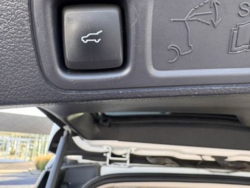 Used 2024 Ford Expedition XLT image 17