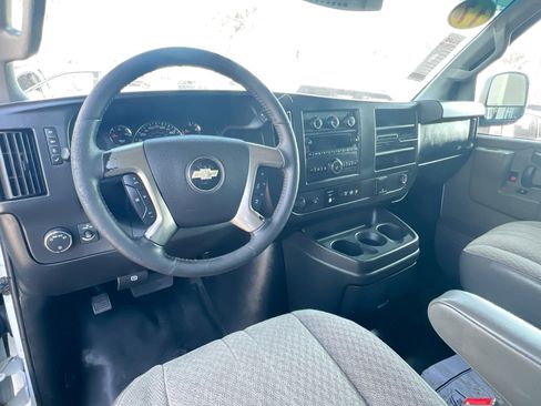 Used 2017 Chevrolet Express 3500 Work Van image 27