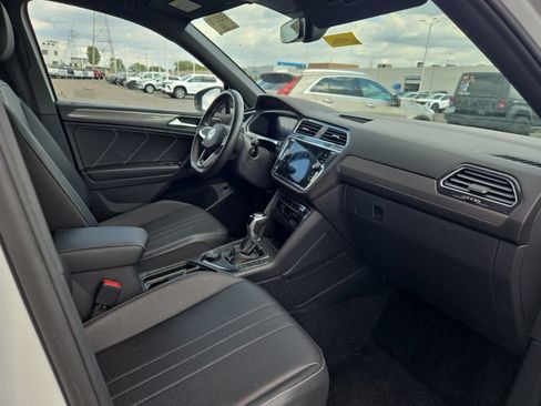 Used 2023 Volkswagen Tiguan SE R-Line AWD/4WD image 16