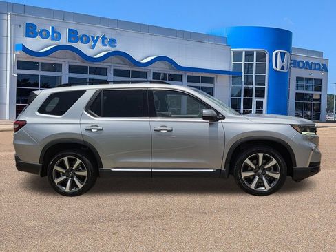 Used 2024 Honda Pilot Touring image 4