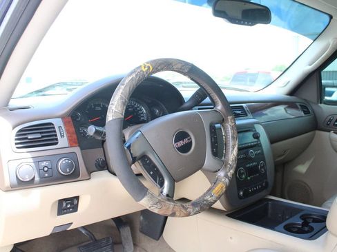Used 2009 GMC Sierra 2500 SLT w/ Entertainment Package AWD/4WD image 2