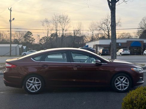 Used 2016 Ford Fusion SE FWD image 7