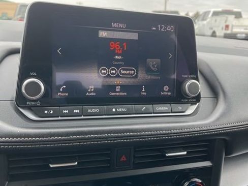 Used 2024 Nissan Rogue SV image 35