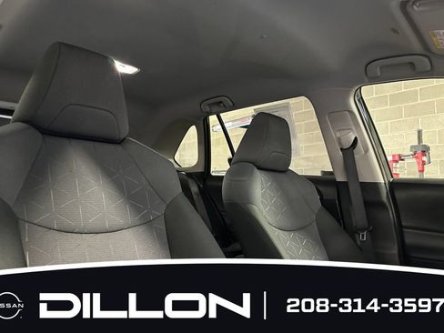 Used 2025 Toyota RAV4 XLE AWD/4WD image 17