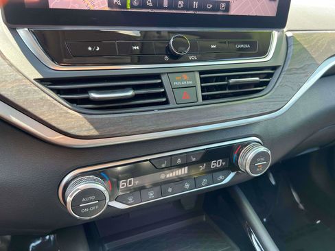 Used 2025 Nissan Altima 2.5 SL image 14