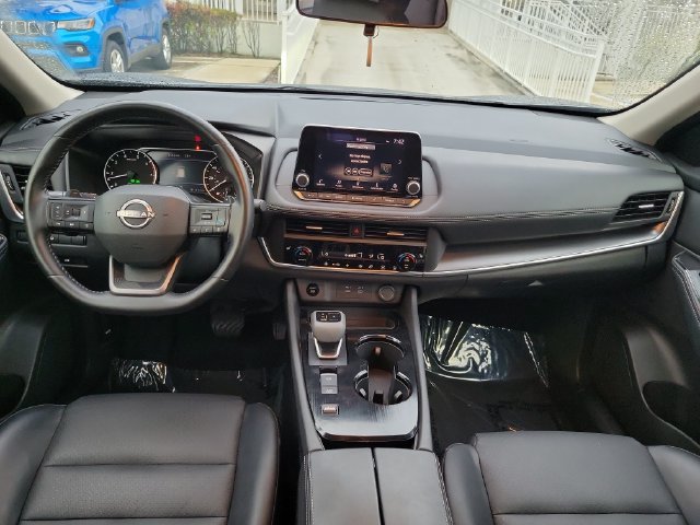 Used 2025 Nissan Rogue SV w/ SV Premium Package FWD image 9