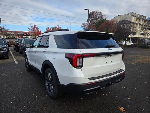New 2026 Ford Explorer ST-Line w/ ST-Line Street Pack image 7