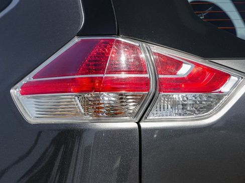 Used 2016 Nissan Rogue S AWD/4WD image 10