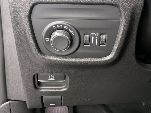 Used 2024 Jeep Grand Cherokee Limited w/ Luxury Tech Group II image 20