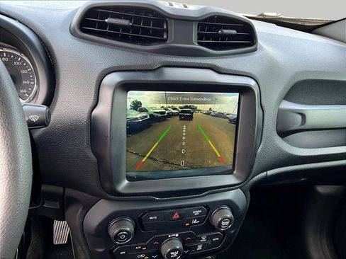 Used 2023 Jeep Renegade Latitude AWD/4WD image 13