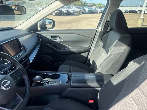 Certified 2025 Nissan Rogue SV FWD image 40