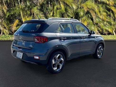 Used 2025 Hyundai Venue SEL FWD image 5