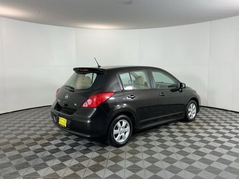 Used 2011 Nissan Versa SL image 5