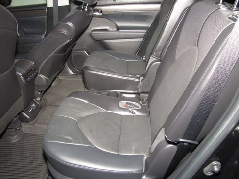 Used 2022 Toyota Highlander Limited FWD image 13