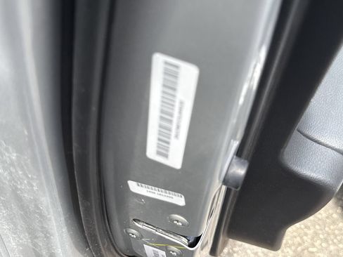 Used 2025 Nissan Versa SV FWD image 10