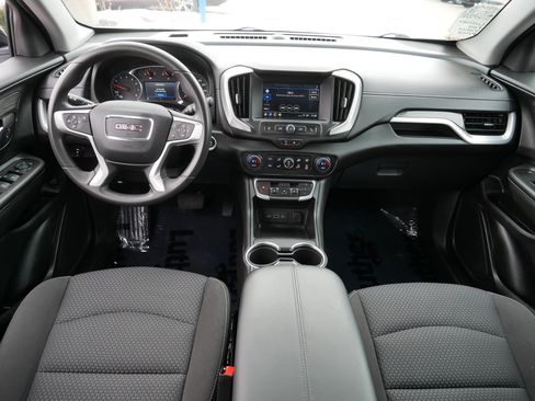 Used 2024 GMC Terrain SLE w/ Driver Convenience Package image 10