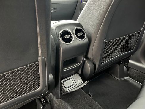 Used 2025 Mercedes-Benz GLA 250 4MATIC image 48