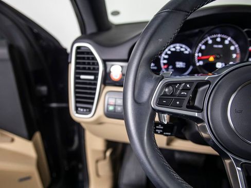 Used 2023 Porsche Cayenne image 38