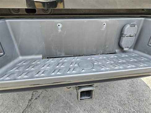 Used 2017 Nissan Titan PRO-4X w/ Pro-4x Convenience Package image 15