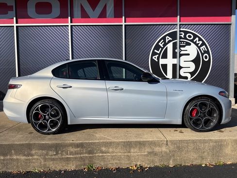 New 2025 Alfa Romeo Giulia Veloce image 2