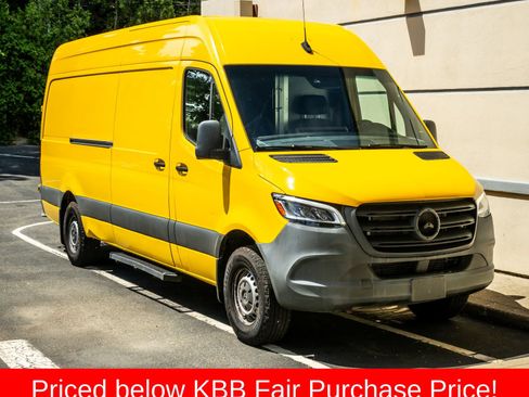 Used 2021 Mercedes-Benz Sprinter 2500 image 10
