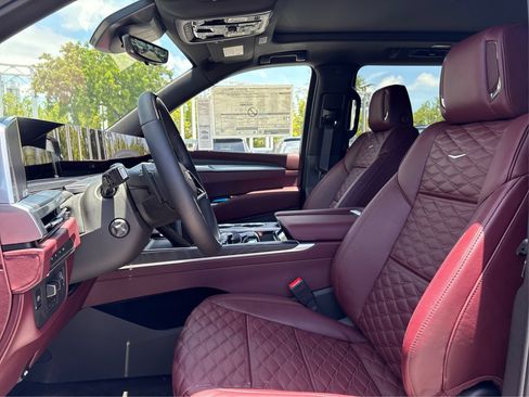 New 2026 Cadillac Escalade ESV Luxury AWD/4WD image 9