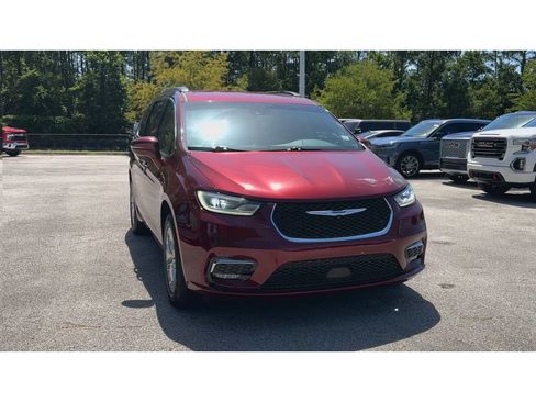 Used 2022 Chrysler Pacifica Touring-L AWD/4WD image 3