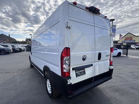 Used 2025 RAM ProMaster 2500 w/ Storage Group image 4