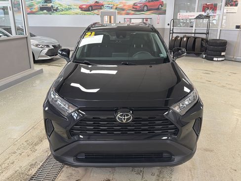 Used 2021 Toyota RAV4 LE image 8