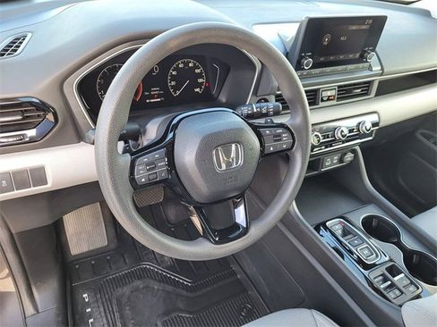 Used 2023 Honda Pilot LX image 9