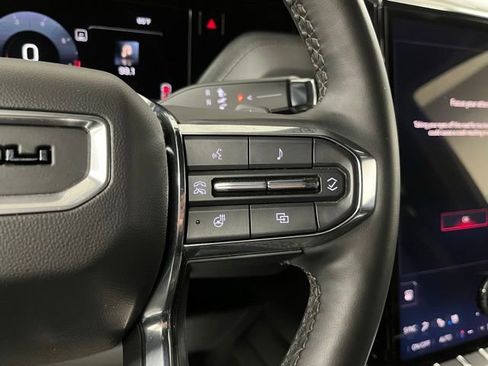 Used 2025 GMC Yukon XL Denali AWD/4WD image 30