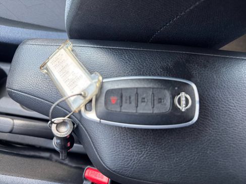 Used 2025 Nissan Versa SV FWD image 20
