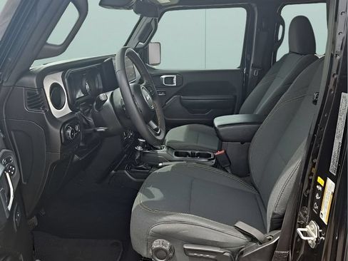 Used 2024 Jeep Wrangler Unlimited Sport AWD/4WD image 18