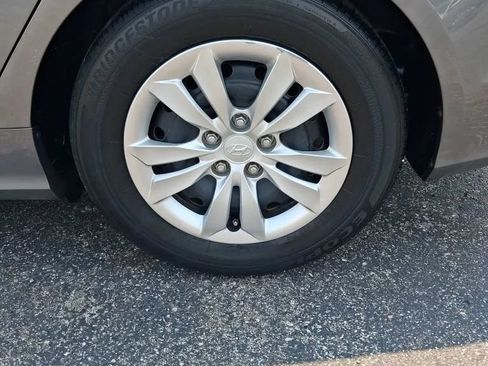 Used 2011 Hyundai Sonata GLS FWD image 9