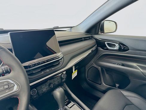 New 2026 Jeep Compass Trailhawk image 23