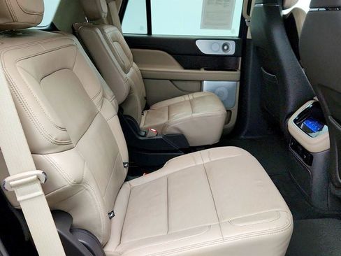 Used 2022 Lincoln Navigator Reserve image 28