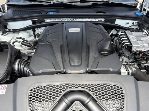 Used 2023 Porsche Macan S AWD/4WD image 33