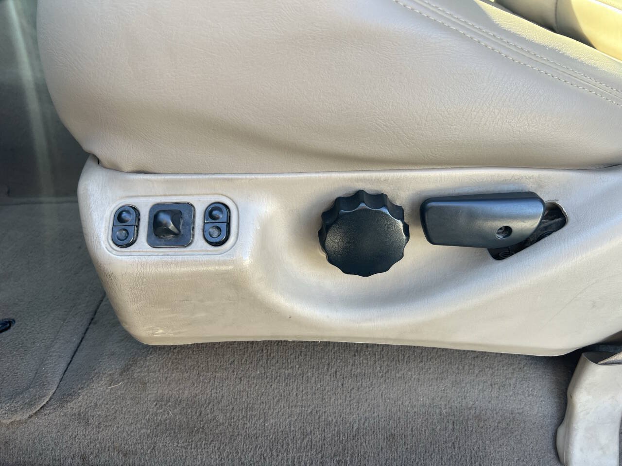 Used 2003 Ford F250 Lariat AWD/4WD image 8