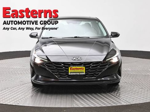 Used 2021 Hyundai Elantra SEL w/ Convenience + Premium Package FWD image 2