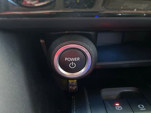 Used 2024 Toyota Venza LE image 27