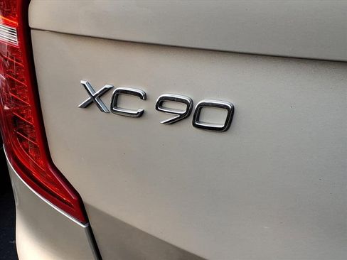 Used 2018 Volvo XC90 T6 Momentum w/ Convenience Package image 9