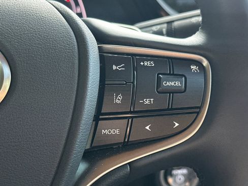 Used 2025 Lexus ES 300h w/ Premium Package image 31