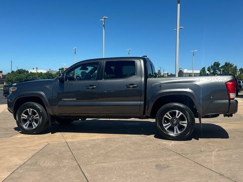 Certified 2019 Toyota Tacoma TRD Sport AWD/4WD image 8