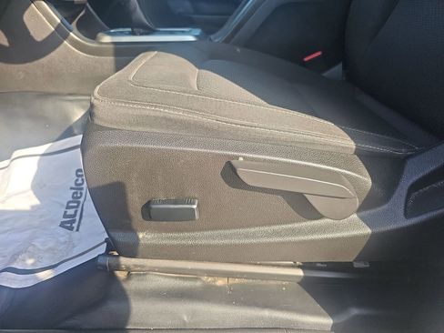 Used 2022 Chevrolet Colorado LT w/ Fleet Safety Package image 18